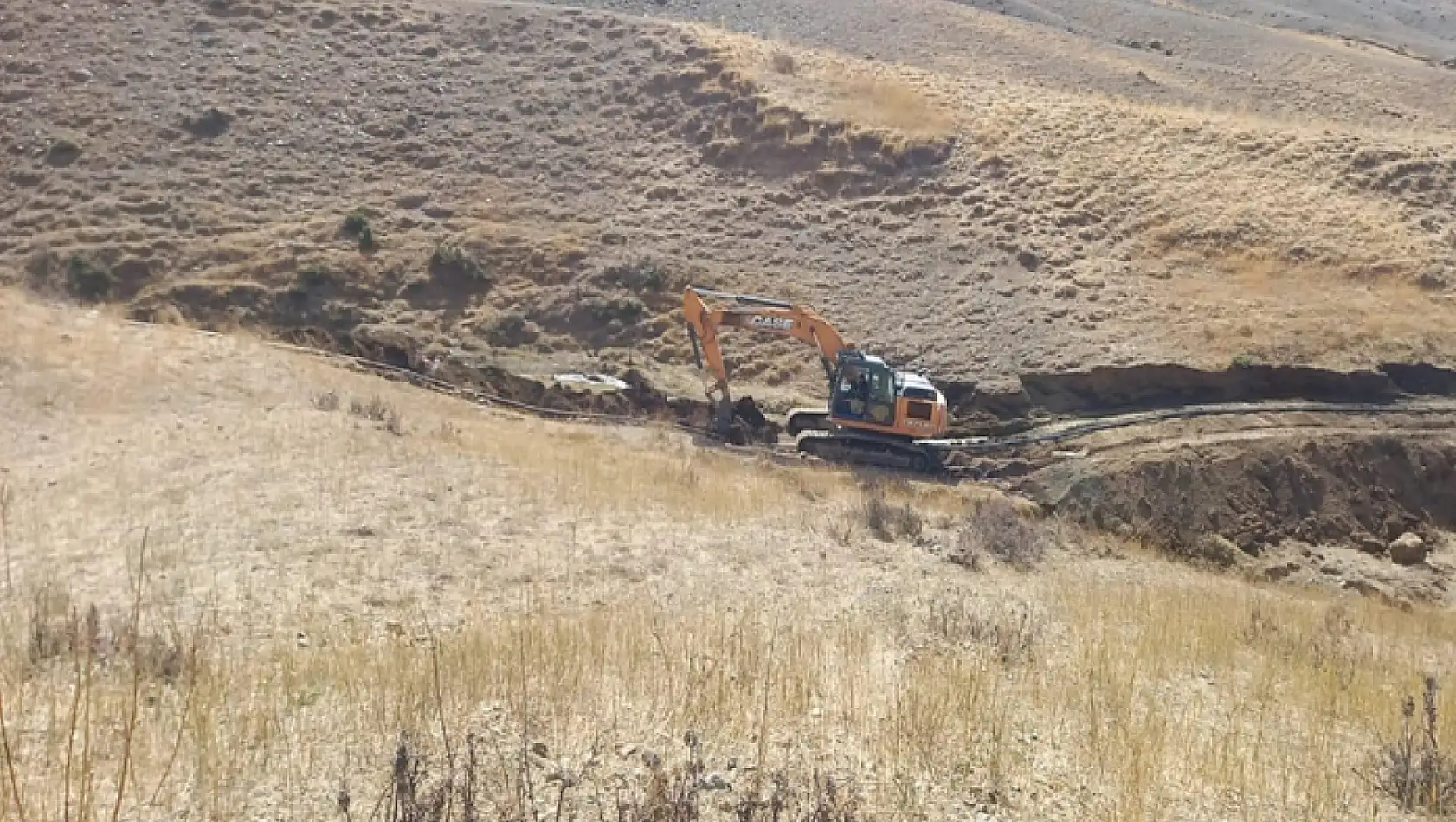 VASKİ Saray'a 11 bin metre içme suyu hattı çekti