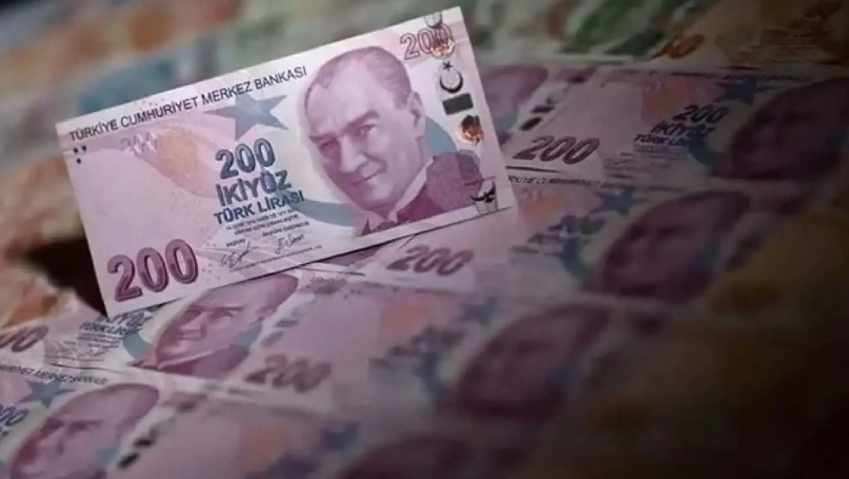 Yeni banknotlar tedavüle verildi