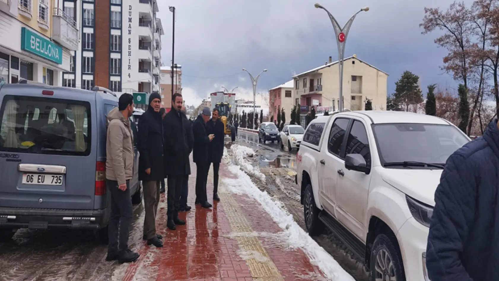Yoğun kar yağışı sonrası Erciş Belediyesi teyakkuzda
