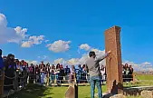 Ahlat'ın tarihi mekanlarını gezdiler