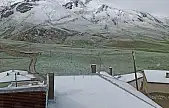 Başkale'de kar yağdı