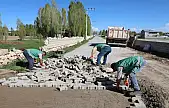 Çelebibağı Mahallesi'nde parke taşı çalışmaları