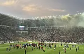 Elazığspor'lu taraftarlar yarı final rövanş maçında sahaya kan bulaştırdı
