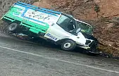 Feci kaza! Seyir halindeki kamyonet kaza yaptı