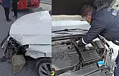 Otomobil refüje çarptı: 2 yaralı