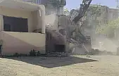 Van'da metruk binalar tek tek yıkılıyor