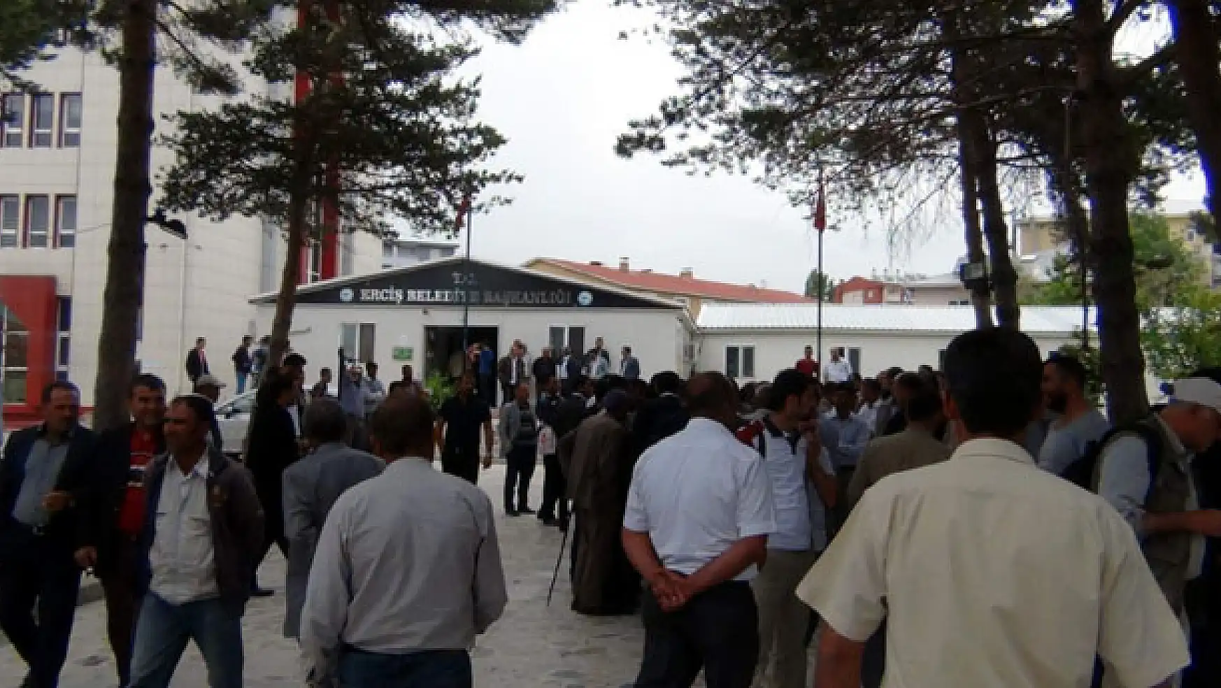 Erciş Belediyesi'nde Personel Depremi
