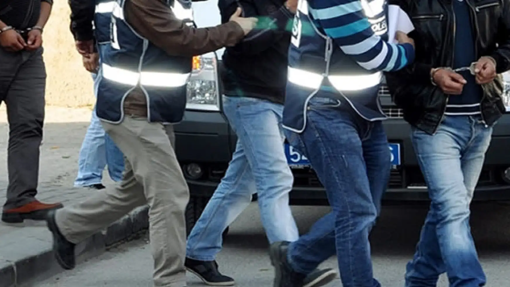 Van'da Gözaltına Alınan 12 Polis Tutuklandı