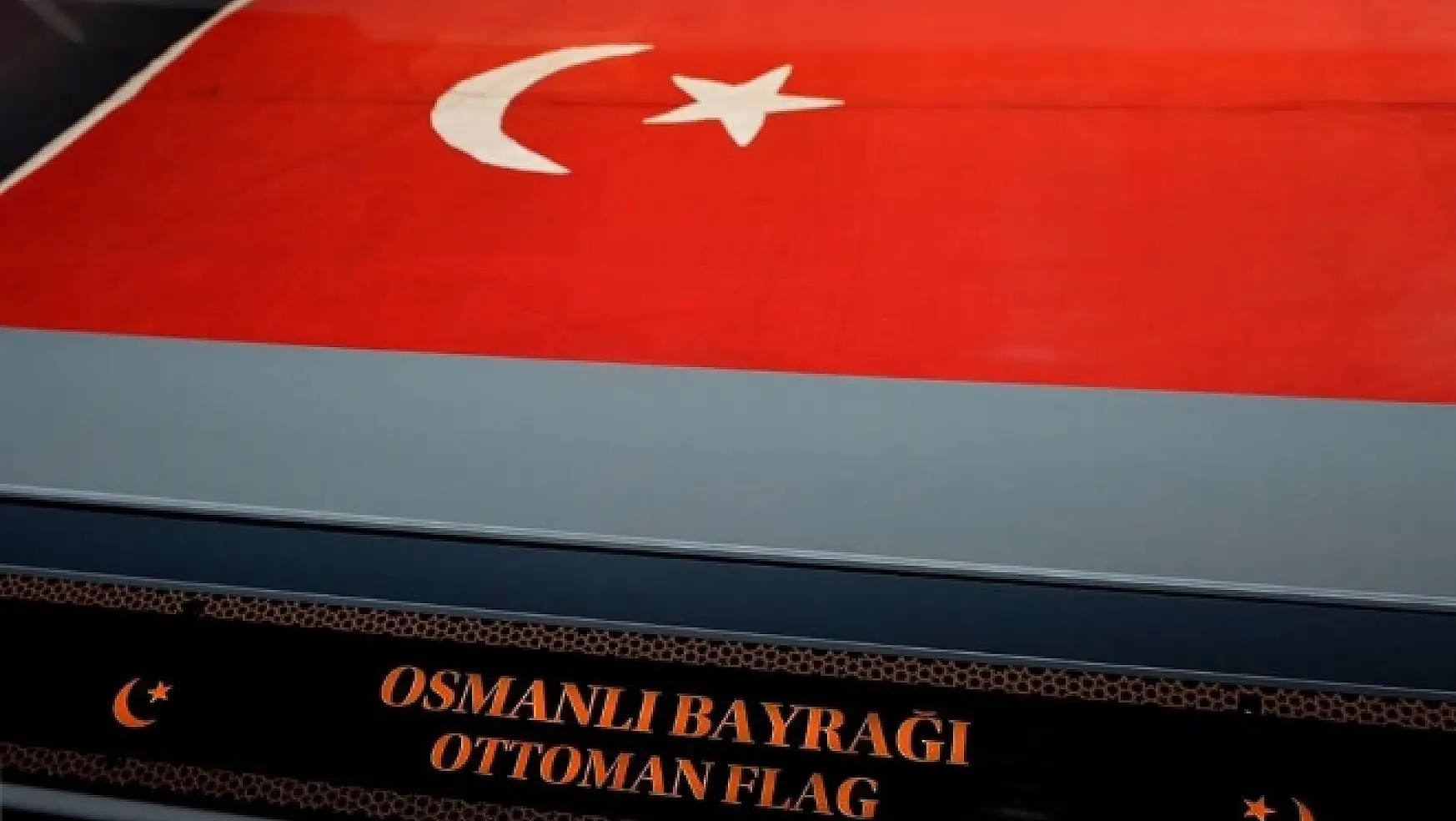 Osmanlı Bayrağı Türkiye'ye iade edildi