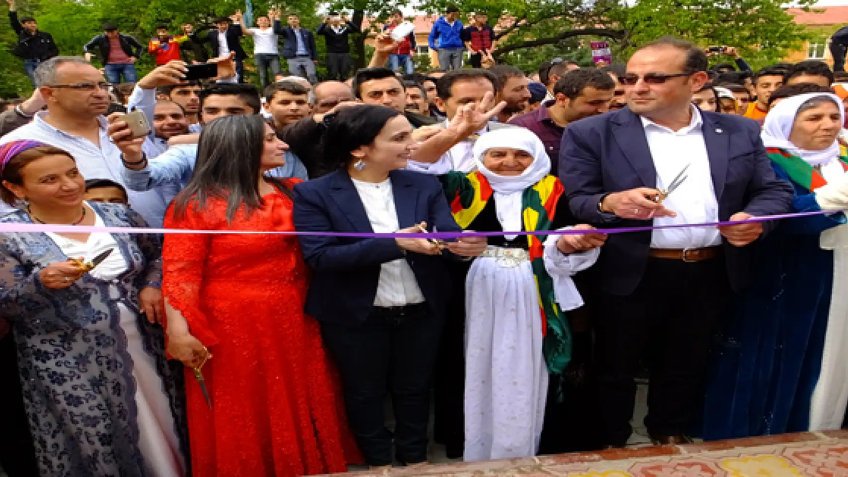 İpekyolu Belediyesi Şengal Kadın Parkını Hizmete Açtı