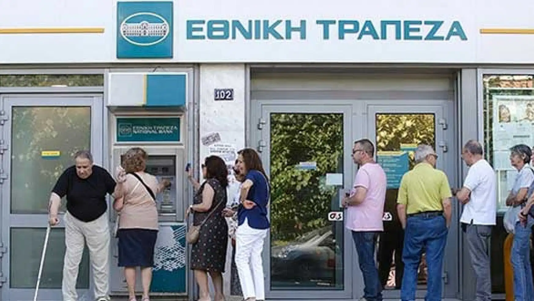Yunanistanda bankalar bugün açılıyor