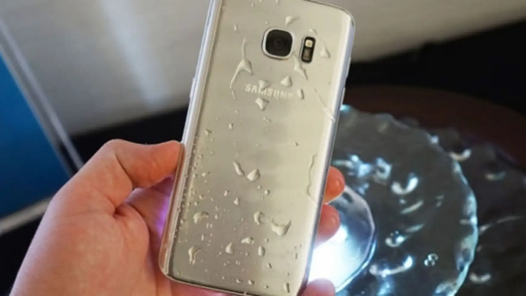 Galaxy Note 6 suya dayanıklı olacak!