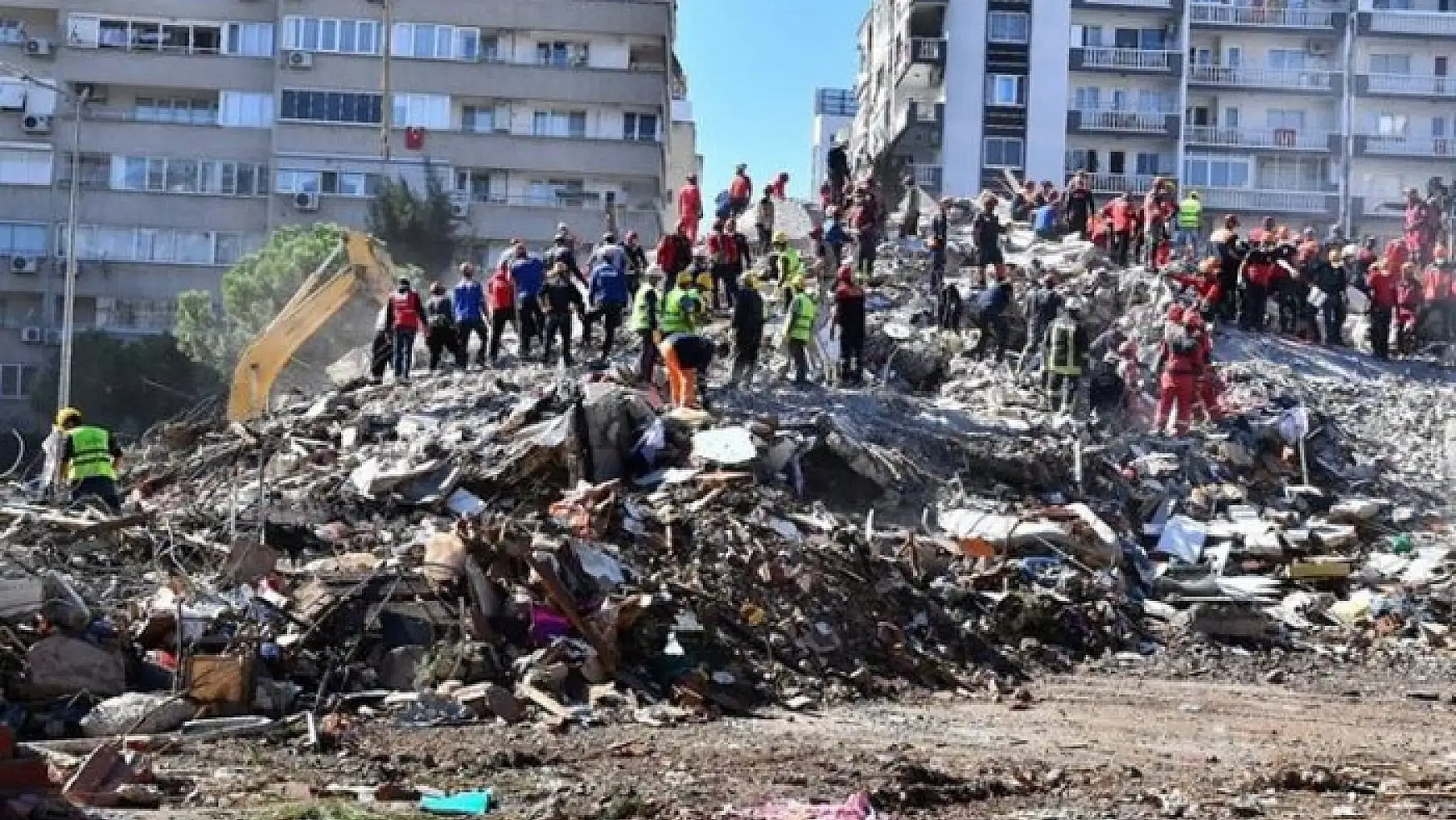 İzmir'de can kaybı artıyor: 83 ölü, 962 yaralı