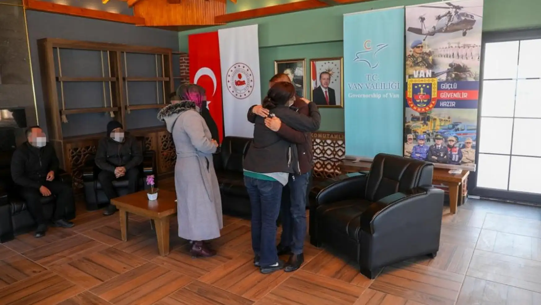 Teslim olan PKK'lı ailesiyle buluştu