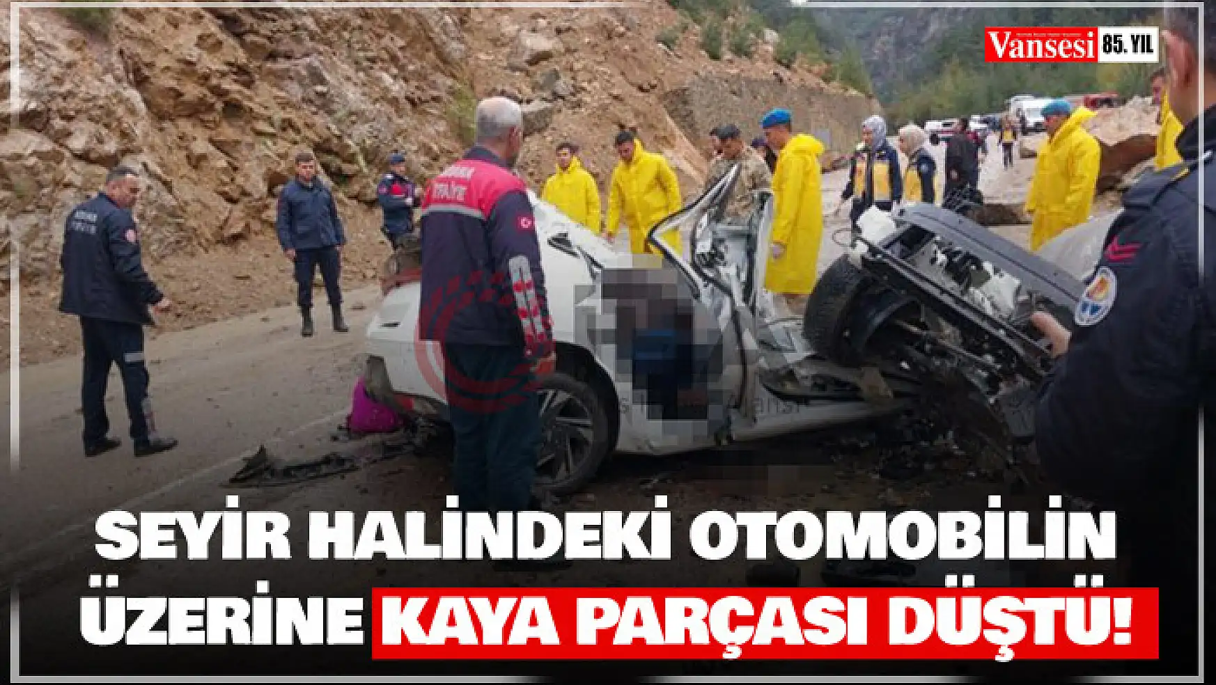 Adana'da otomobilin üzerine kaya parçası düştü: 4 ölü