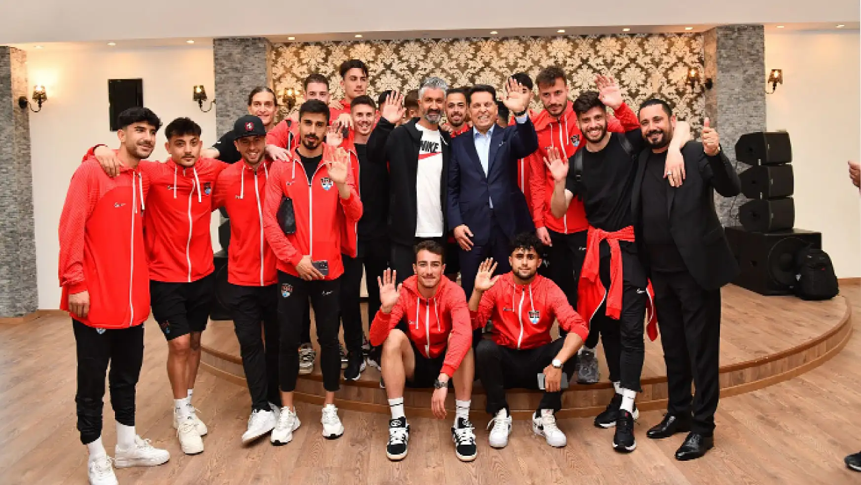 Başkan Özer Vanspor'la buluştu