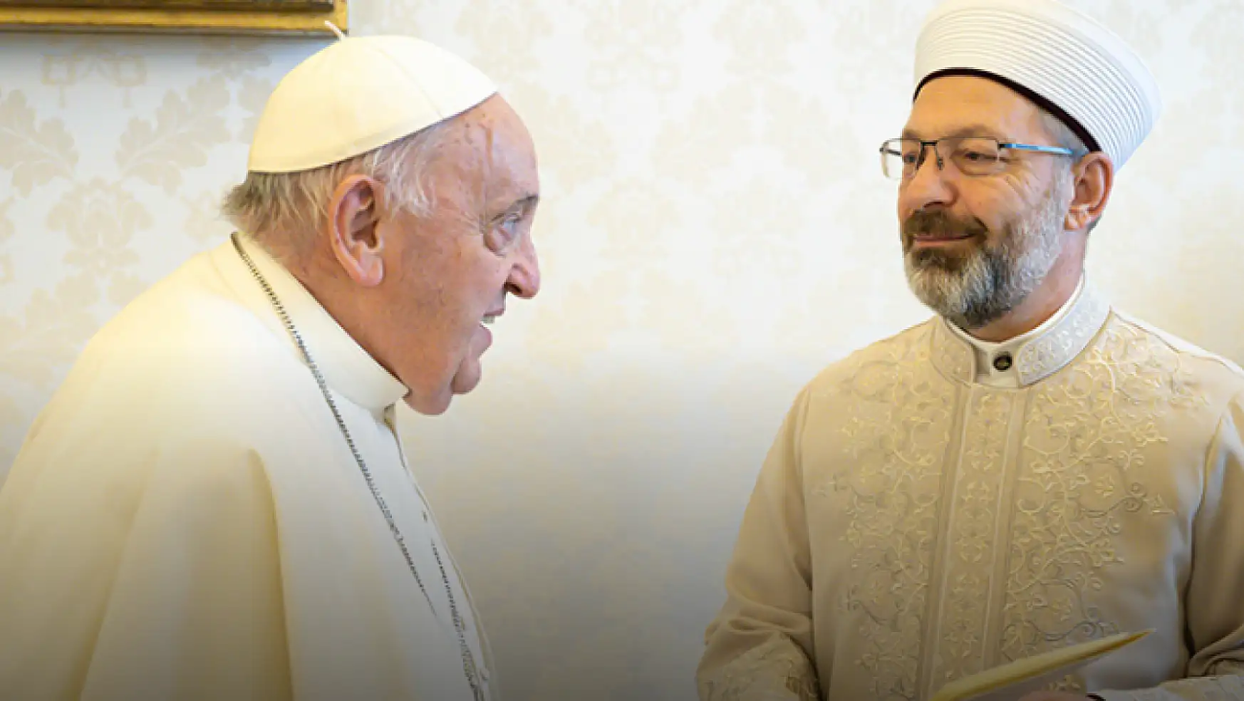 Diyanet İşleri Başkanı Erbaş, Vatikan'da Papa Fransuva ile görüştü