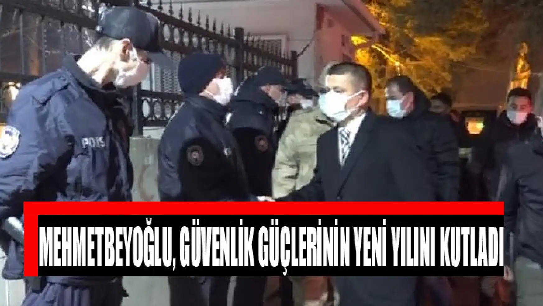Erciş Kaymakamı Mehmetbeyoğlu, kontrol noktasındaki güvenlik güçlerinin yeni yılını kutladı