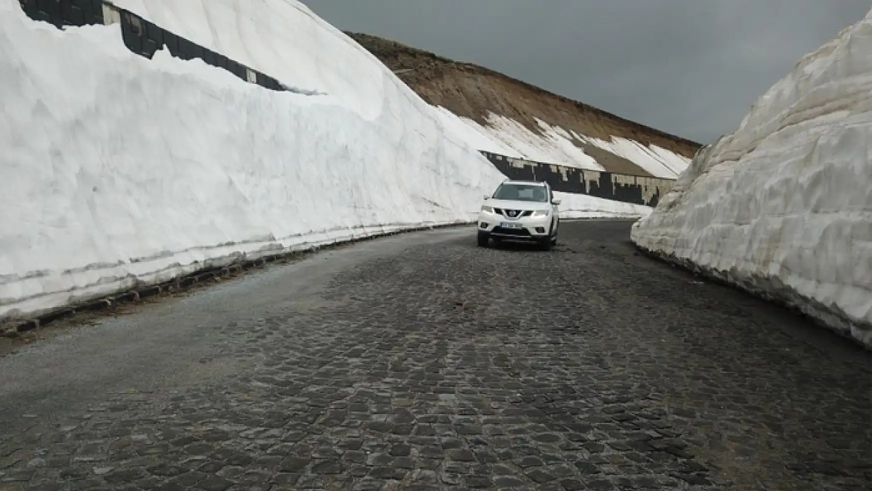 Nemrut'ta kar kalınlığı 5 metreyi buluyor