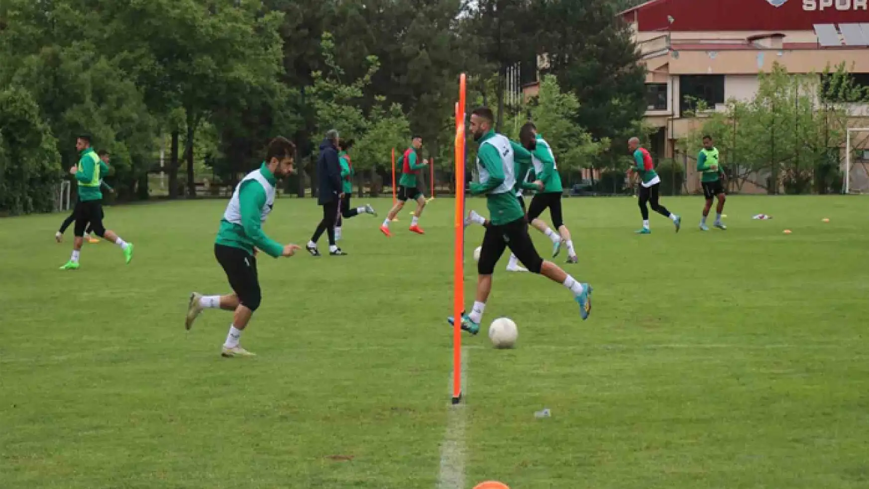 Sakaryaspor'un Süper Lig hayali play-off'lara kaldı