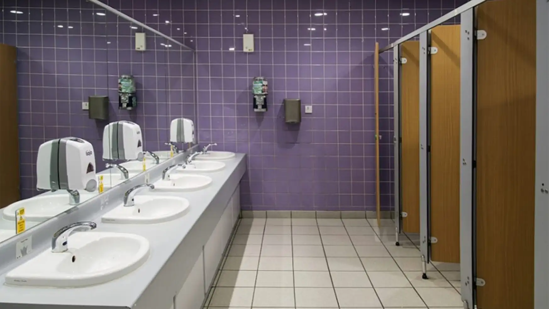 Şehir merkezindeki umumi tuvalet sorunu vatandaşları mağdur ediyor