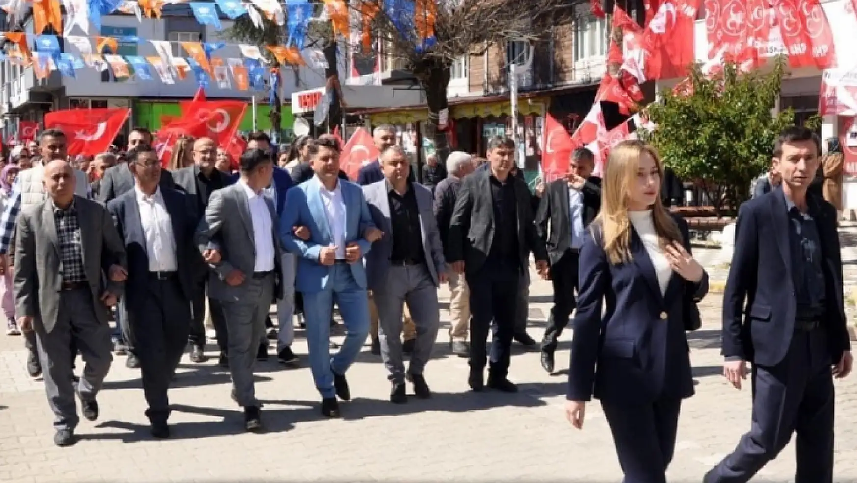 Türkiye'nin en genç kadın belediye başkanı oldu