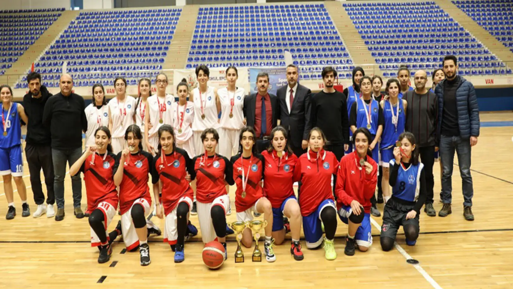 U14 ve U16 kızlar basketbol şampiyonu, Van İpekyolu Belediyesi Spor Kulübü