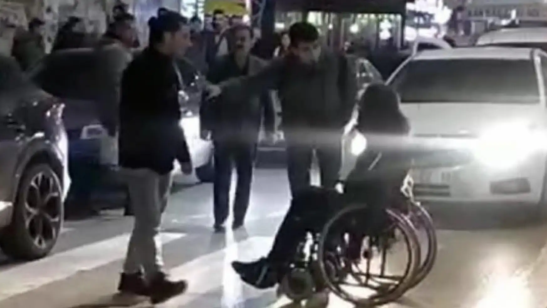 Van'da bilinçsiz sürücüler engellileri mağdur ediyor