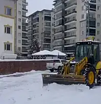 Abdurrahman Gazi Mahallesi'nde kar temizleme çalışması