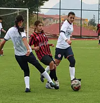 Ağrı Kadın Futbol Takımı, Erzincan'ı 5-0 mağlup etti