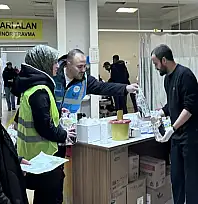 AK Parti Gençlik Kolları, yılbaşı gecesi sağlık çalışanlarını yalnız bırakmadı