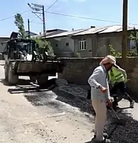 Akköprü Mahallesi'nde asfalt çalışmaları sürüyor