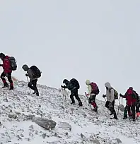 Artos Dağı'nda tipi ve fırtına: Dağcılar geri dönmek zorunda kaldı