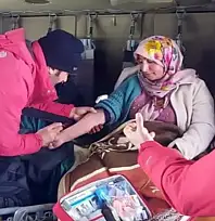 Bahçesaray'da hamile kadın helikopterle hastaneye ulaştırıldı