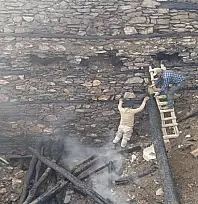 Bahçesaray'da odunluk yangını korkuttu