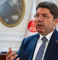 Bakan Tunç: Bayrak indirme olayıyla ilgili 14 kişi gözaltına alındı