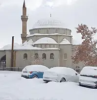 Başkale kara gömüldü