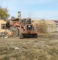 Büyükşehir'den, yıkım ve yol genişletme çalışması