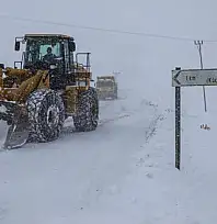 Büyükşehir kırsalda zorlu şartlarda karla mücadele ediyor