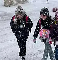 Çaldıran'da eğitime kar engeli