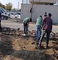 Çelebibağı Mahallesi'nde parke taşı döşeme çalışması
