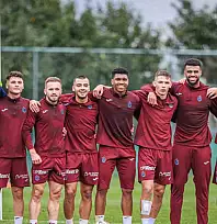 Edin Visca, genç oyunculara rehberlik ediyor