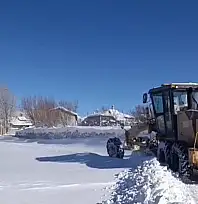 Edremit'te karla mücadele çalışmaları devam ediyor