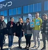 Elektrikli araçla dünya turuna çıkan çevreci çift Van'a ulaştı