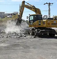 Elmalık Yolu'nda yıkım çalışmaları sürüyor