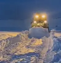 Erciş Belediyesi karla mücadele çalışmalarını sürdürüyor