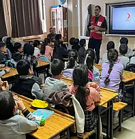 Erciş Kızılay gönüllüleri öğrencilerle buluştu