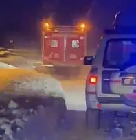 Erciş'te kapanan yollarda hastalara Snowtrack ile ulaşıldı