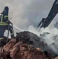 Erzurum'da ahır ve samanlık yangını