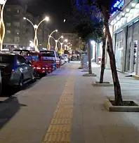 Esnaflardan Milli Egemenlik Caddesi için çöp kutusu talebi